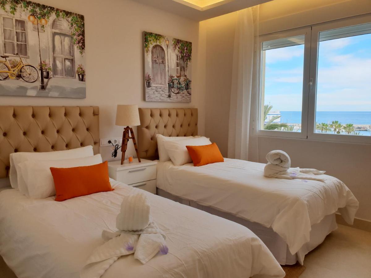 Fantastic Apartment In Front Of The Sea & Marina 埃斯特波纳 外观 照片